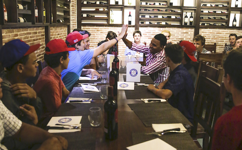 Players dining at Paladart Restaurant, Juan Dolio